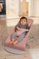 Little Pea BabyBjorn Bouncer Bliss-Petal-dusty-pink-cotton_lifestyle